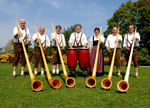 Alphorngruppe Rotbachtal in Tracht